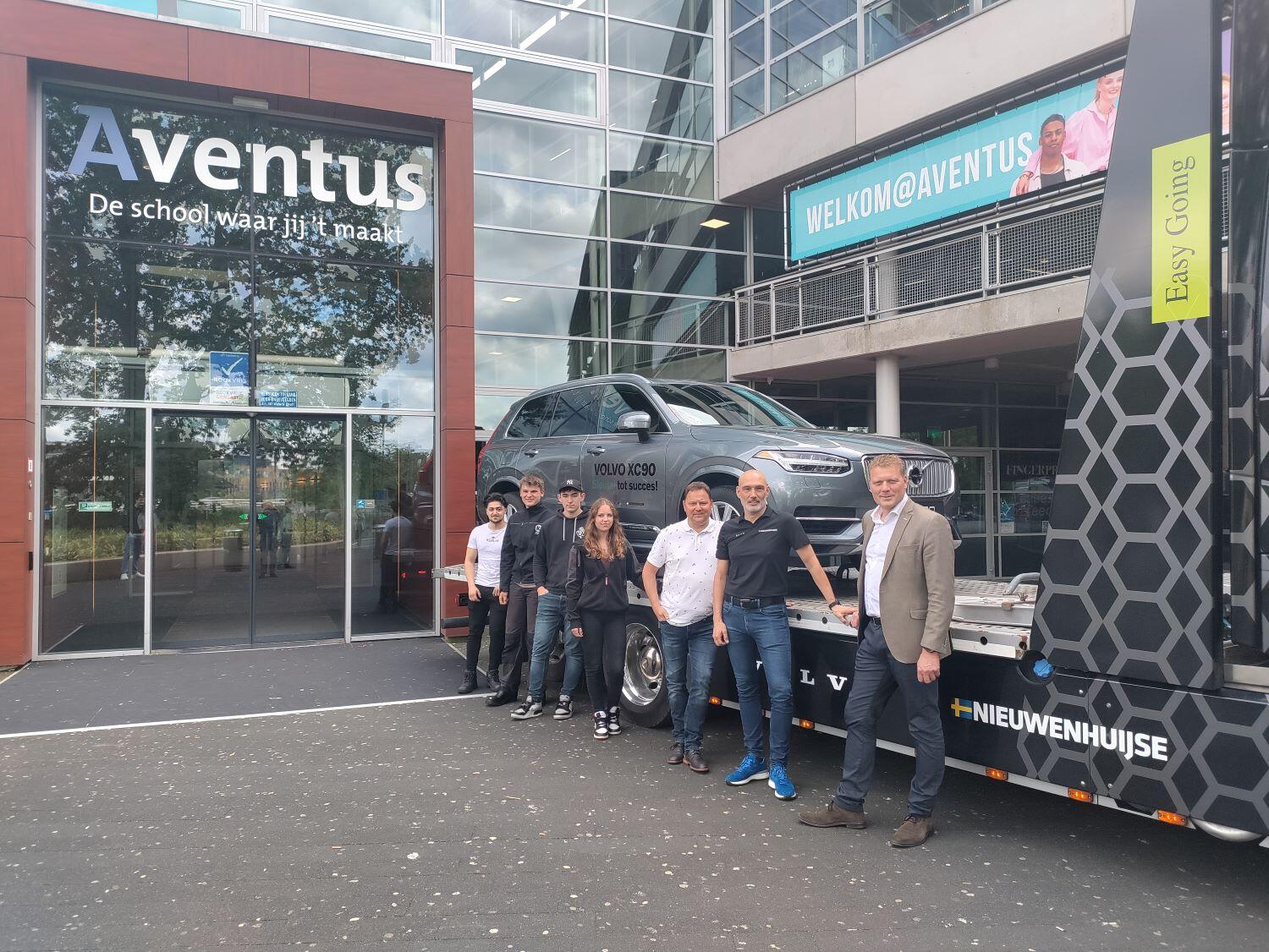 Volvo-dealer Nieuwenhuijse schenkt hybride XC90 aan Aventus