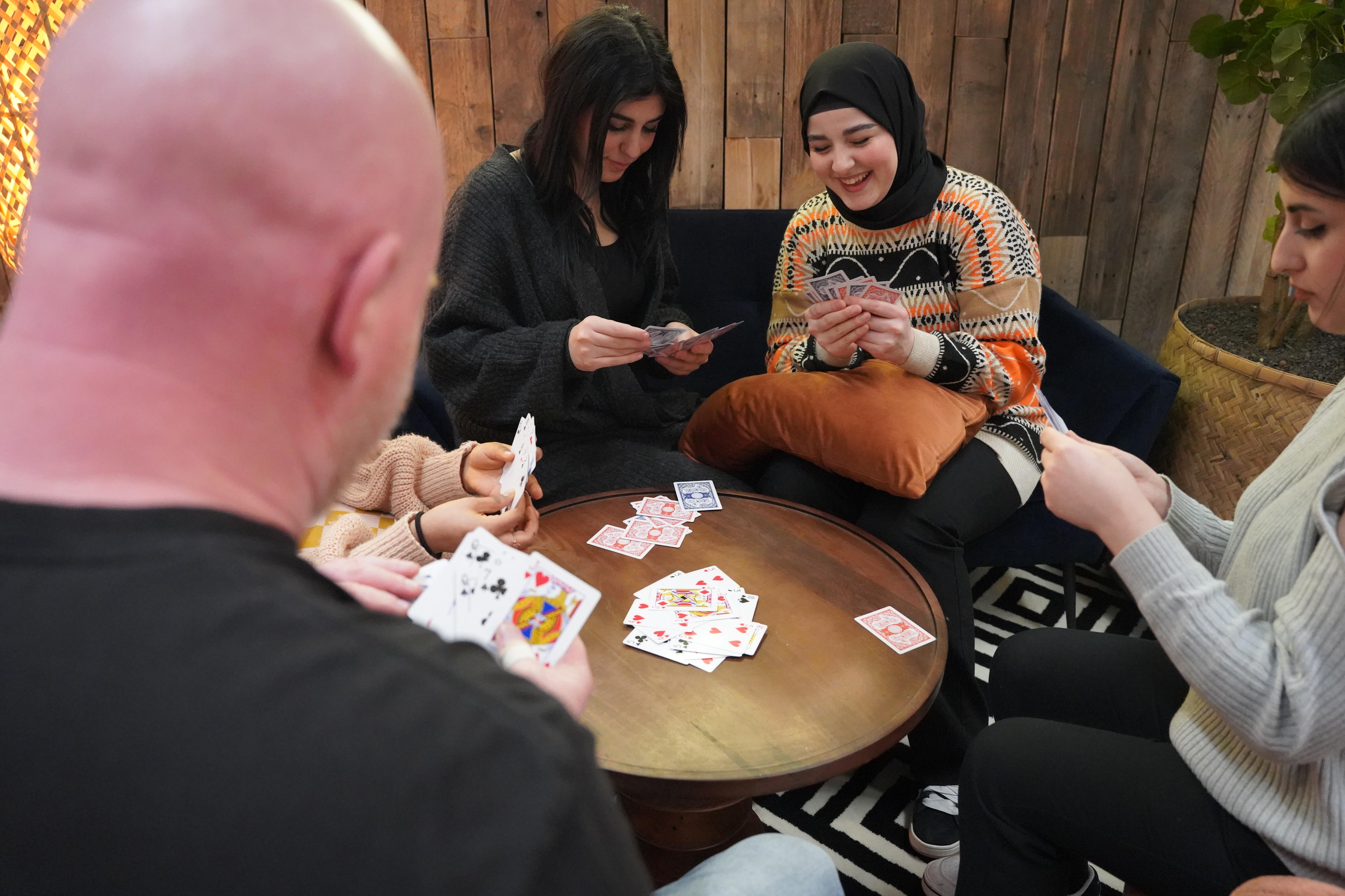 SPEES: Studenten spelen een kaartspel